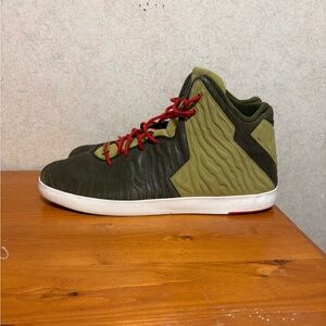 Nike LeBron 11 NSW Lifestyle sneaker Mens Size 15 Green
